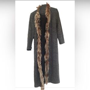Tara Jarmon Gray Coat wool 70%  Polyamde Mohair Taupe Fur Trim size 40